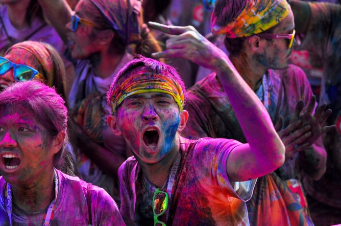 How To Arrange A Memorable Holi Party?